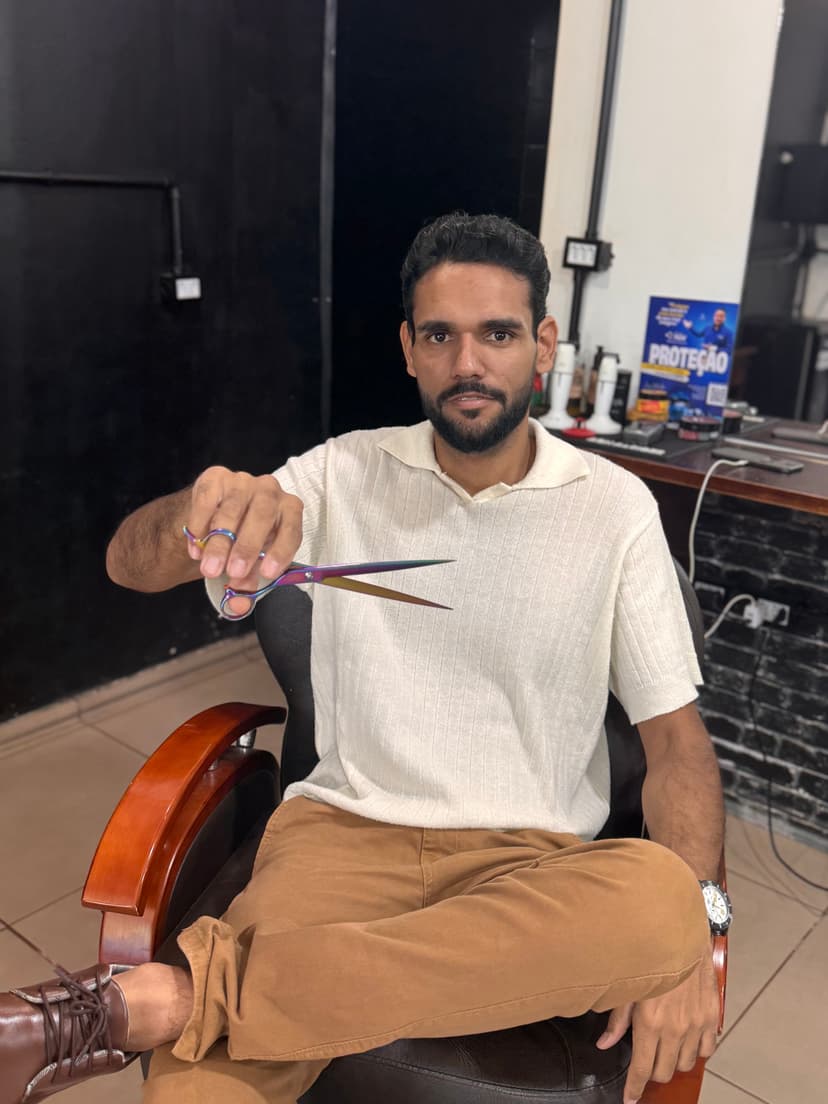 Diego Jesus - Barbeiro Profissional especializado em barboterapia e tratamentos capilares